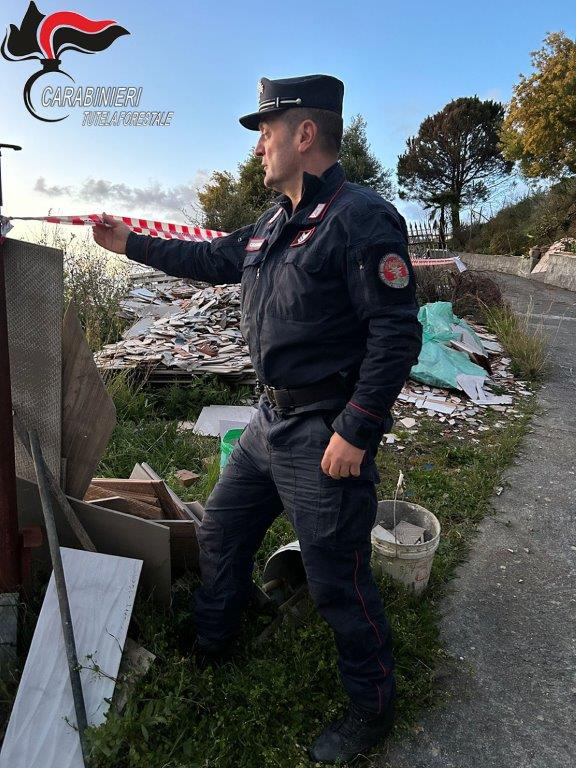 Nucleo Carabinieri Forestale di Scalea: Violazione urbanistica  e abbandono e combustione di rifiuti. Scattano le denunce 
