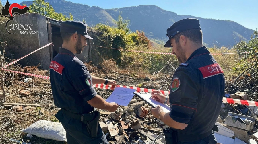 Papasidero. Deposito e abbandono di rifiuti. Denunciato un uomo  